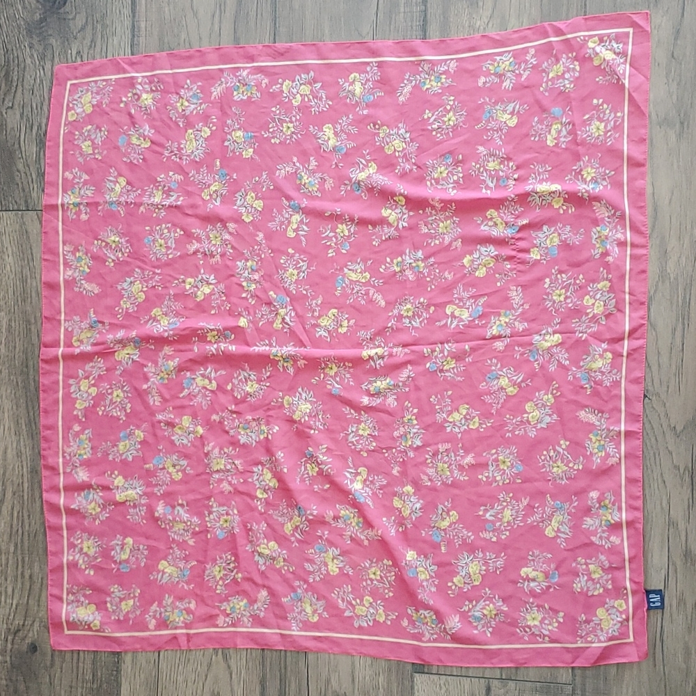 VINTAGE GAP SCARF *Like New Condition!